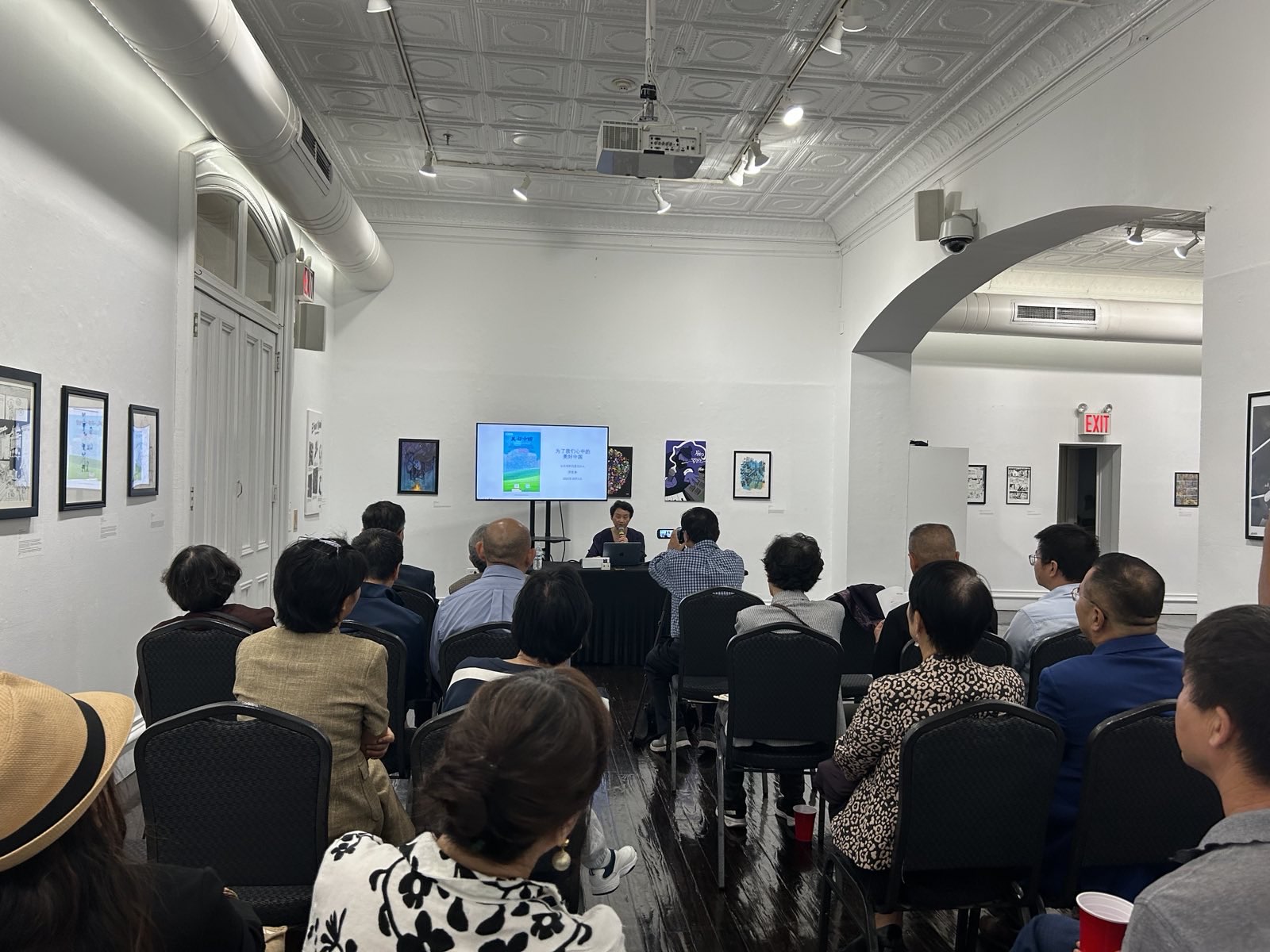 许志永新书纽约发布会，本机构创建人罗胜春女士发表演讲